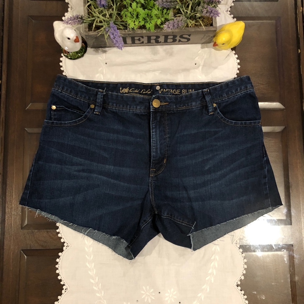 Lee Golden Label Vntg Slim Cut Off Shorts (B6#12)